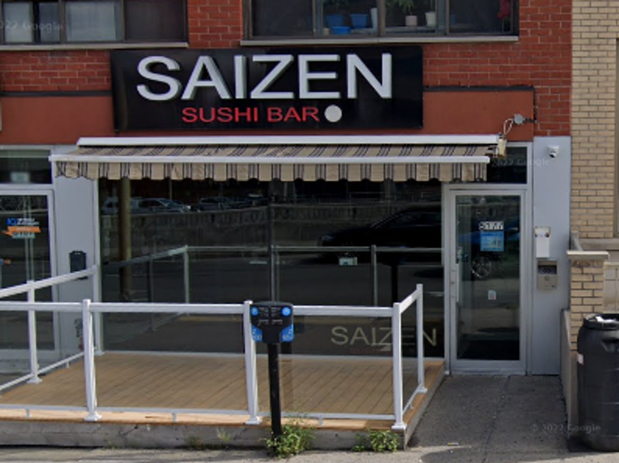 Fa\u00e7ade du restaurant Saizen sushi bar \u00e0 Montr\u00e9al.