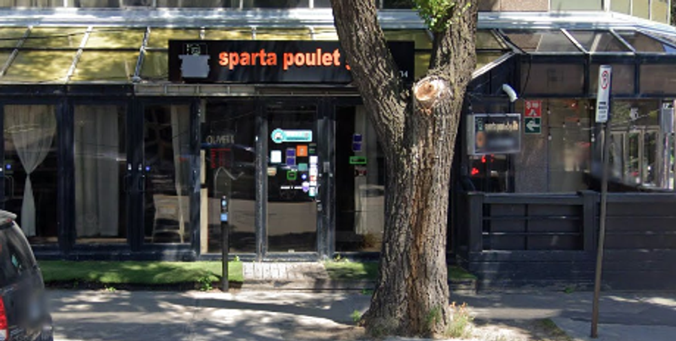 Fa\u00e7ade du restaurant Sparta Poulet Grec \u00e0 Montr\u00e9al.