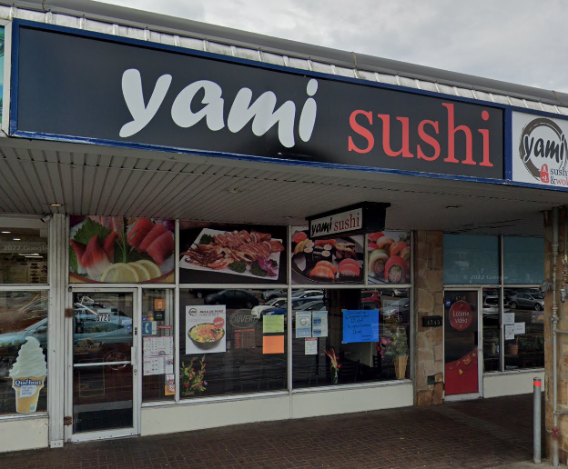 Fa\u00e7ade du restaurant Yami Sushi \u00e0 Montr\u00e9al.