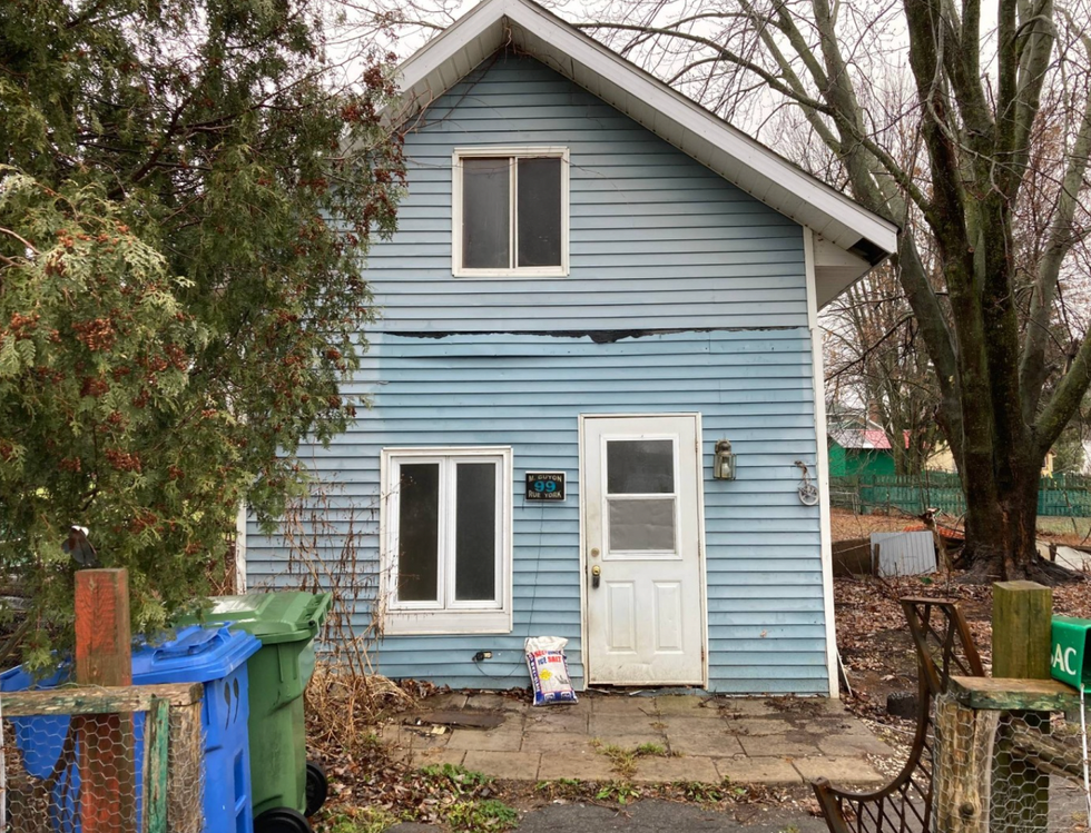 Fa\u00e7ade ext\u00e9rieure de la maison.