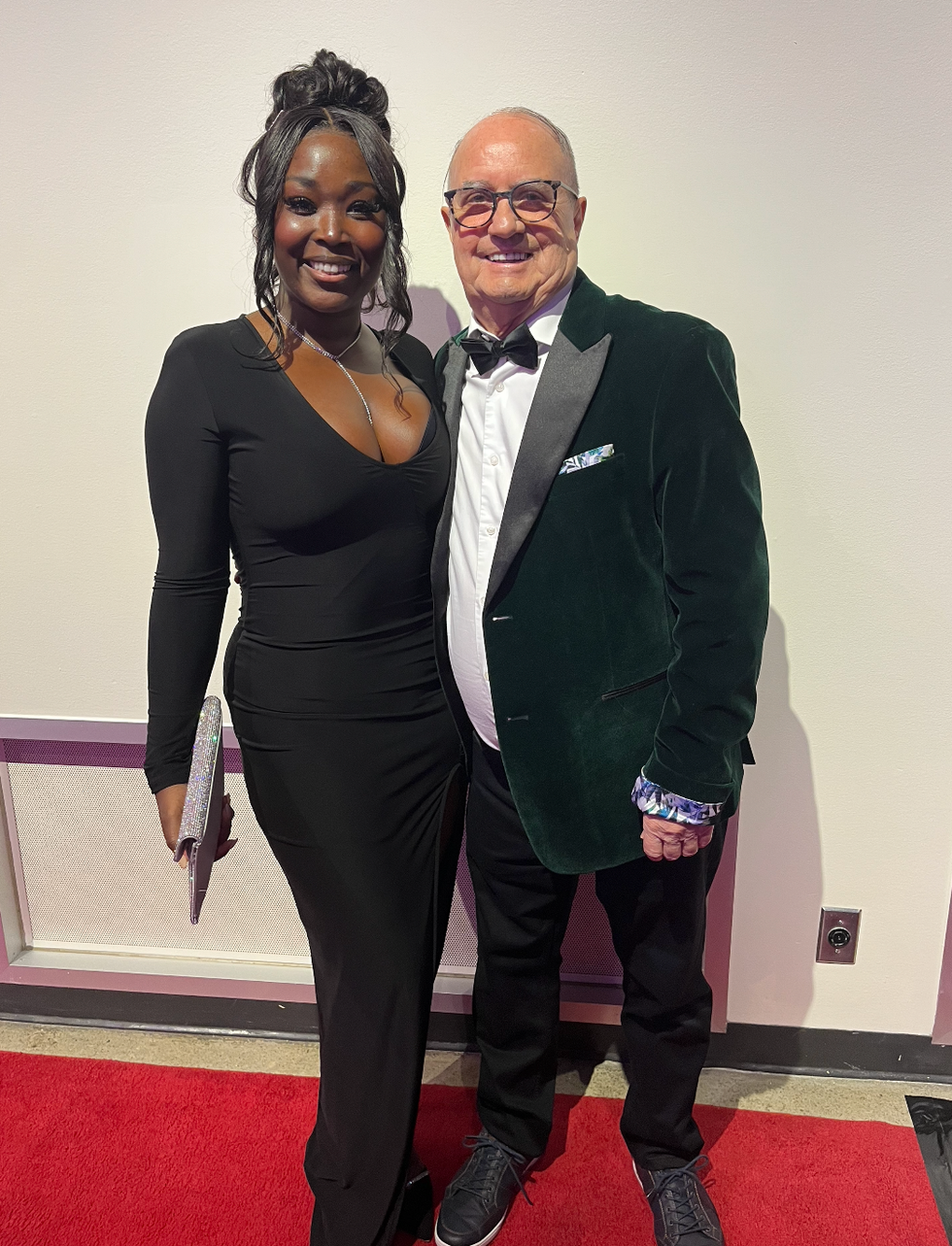 Fabienne Laferrie\u0300re et Doudou.