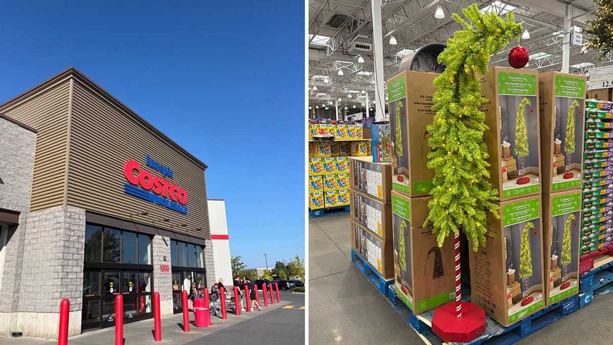 Façade d'un Costco. Droite : Sapin de Noël du Grinch chez Costco.