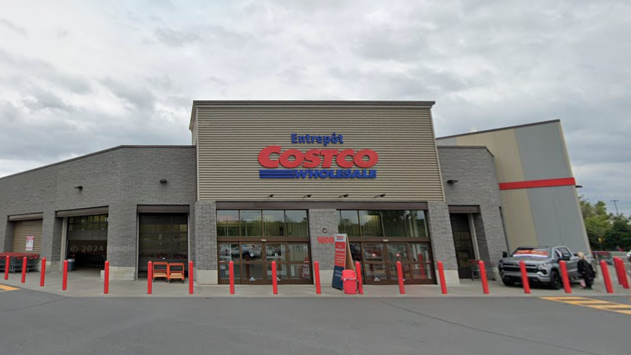 Façade d'un entrepôt Costco.