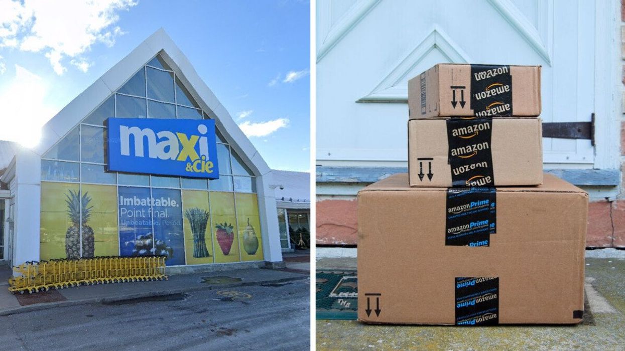 Façade d'un Maxi et Cie avec des paniers jaunes à l'avant. Droite : Trois boites de livraison Amazon sur un porche, devant une porte blanche.