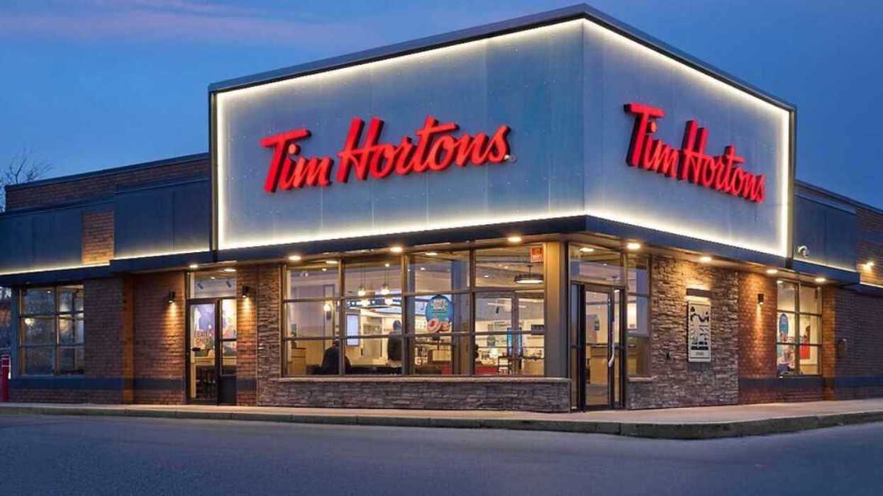 Façade d'un restaurant Tim Hortons.