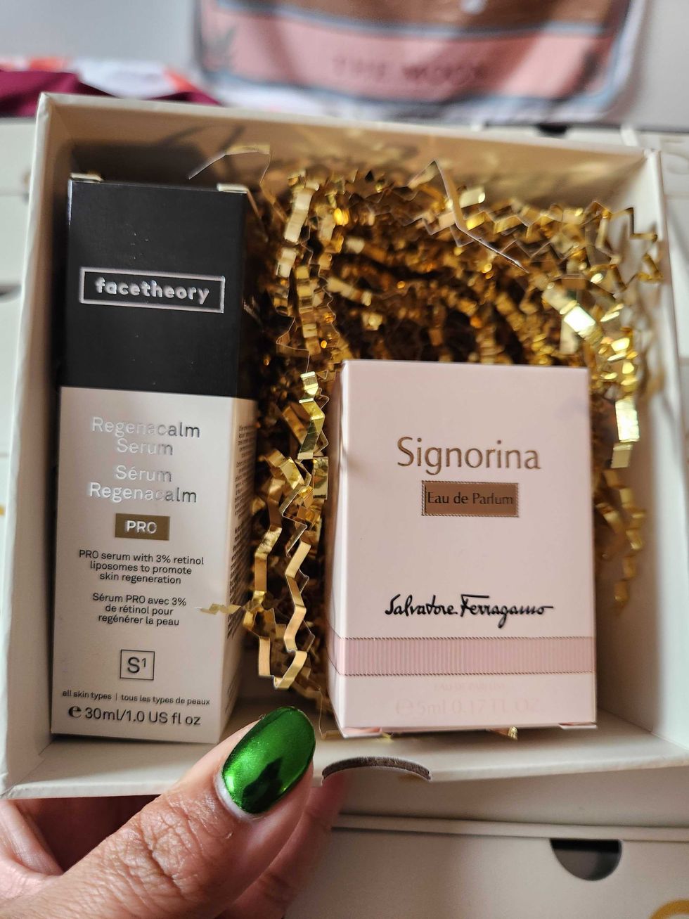 Face Theory Regenacalm\u200b PRO Serum Salvator Ferragamo Signorina Eau de Parfum.