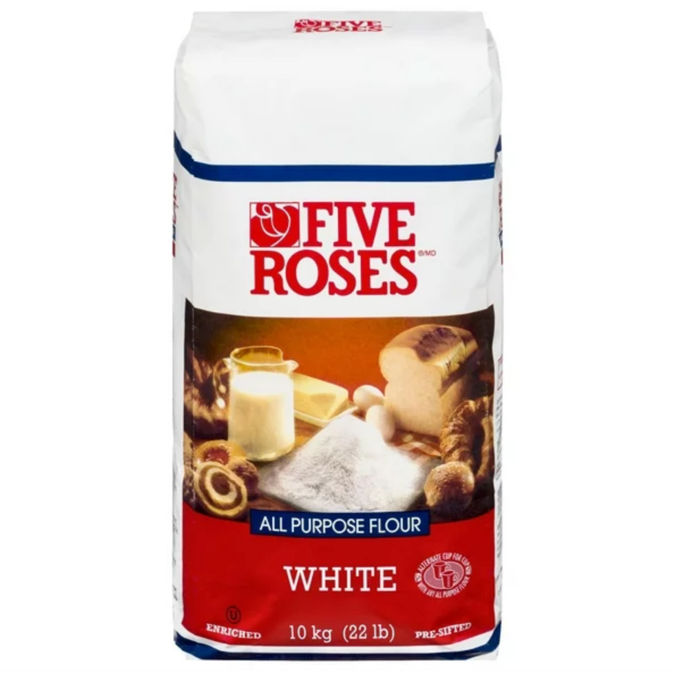 Farine blanche tout usage Five Roses de l'\u00e9picerie Walmart.