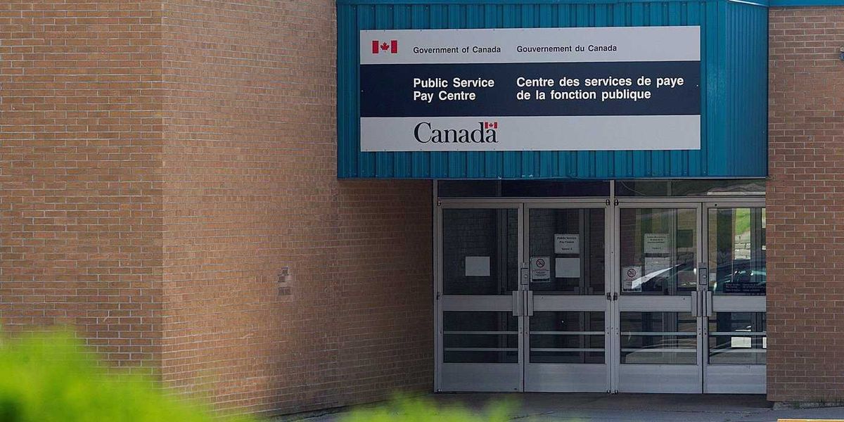 Feds extending contracts of 750 pay centre workers Feds extending contracts of 750 pay centre workers