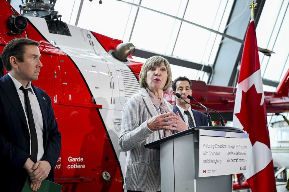 Feds lease firefighting aircraft for 2026 season