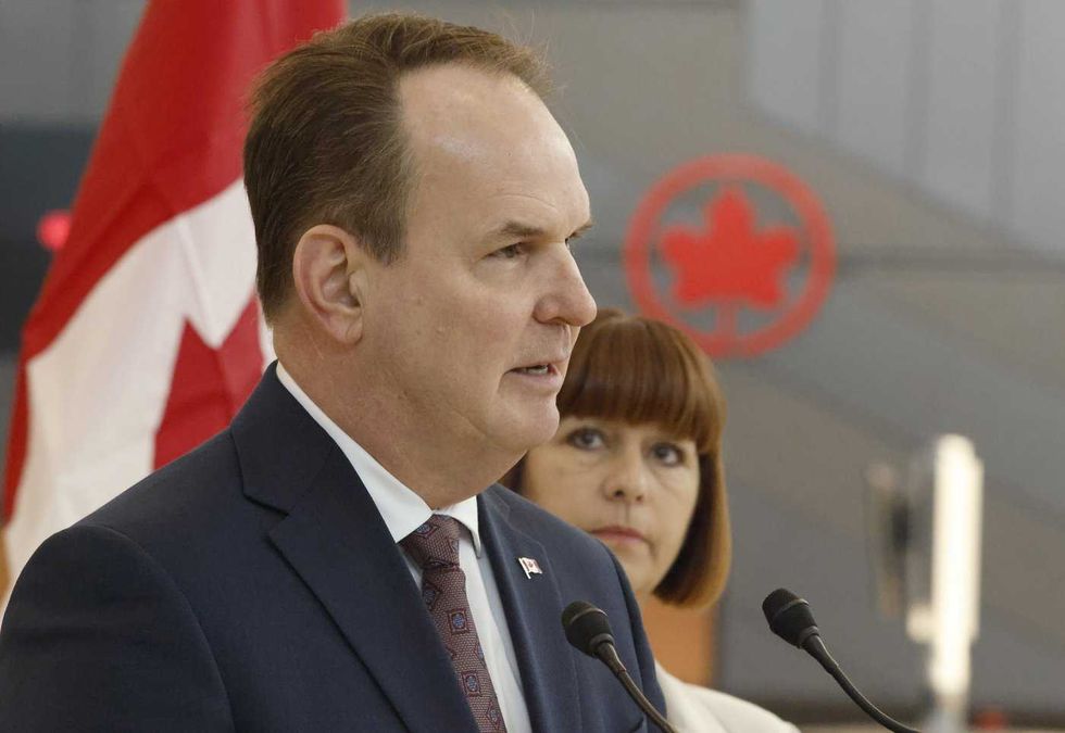 Feds to hike max fine for airlines to $1M