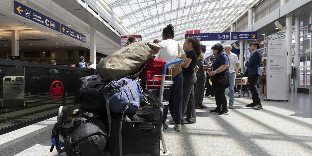 Feds to outsource passenger complaints process Feds to outsource passenger complaints process