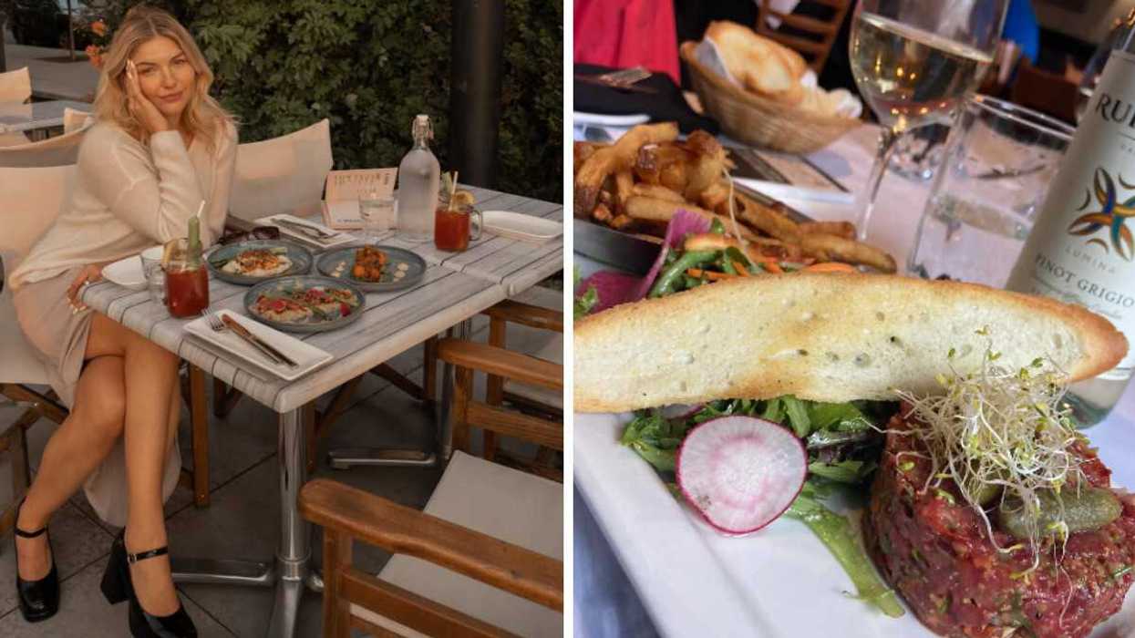 Femme assise au restaurant. Droite : assiette de tartare de boeuf.