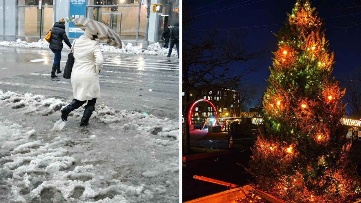 Femme avec parapluie marchant dans la neige mouillée. Droite : Sapin de Noël illuminé.