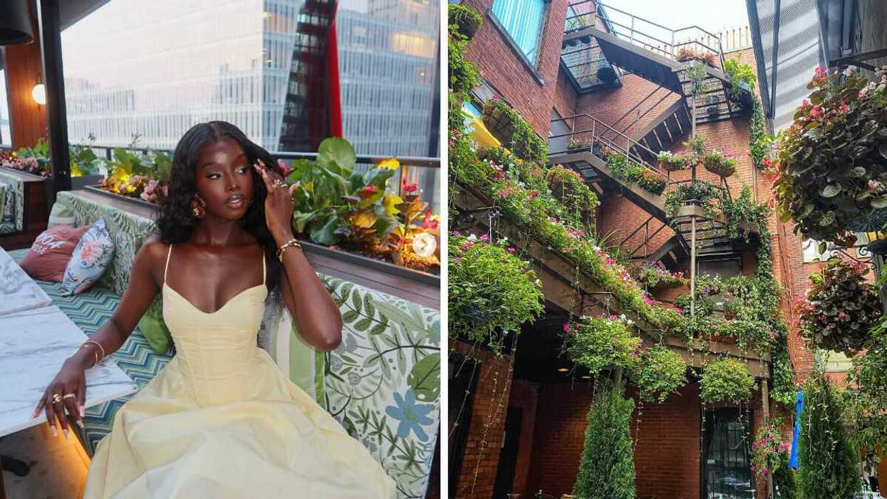 Femme dans une robe jaune sur une terrasse. Droite : Vue de la terrasse du Café Il Cortile.
