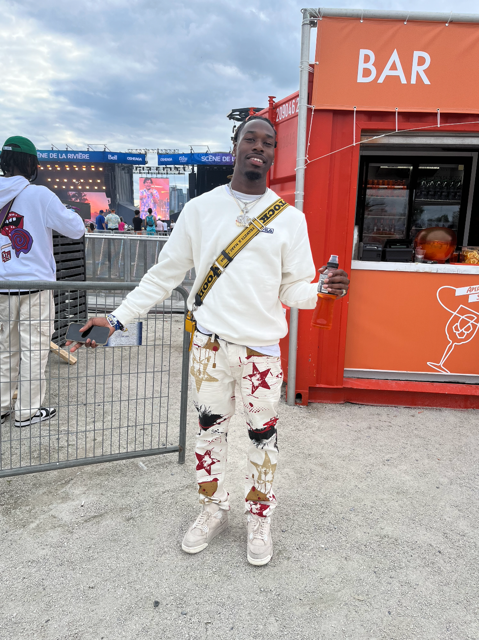 Festivalier \u00e0 Osheaga 2022.