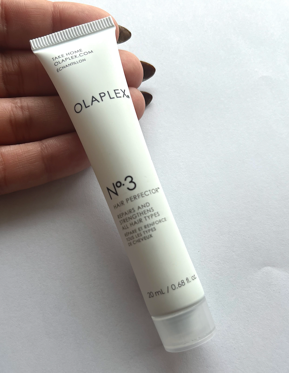 Fin tube blanc du shampoing Olaplex no.3.