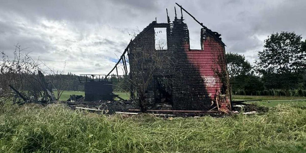 Fire wrecks B.C.’s historic Little Red House, beloved by painters and photographers Fire wrecks B.C.’s historic Little Red House, beloved by painters and photographers