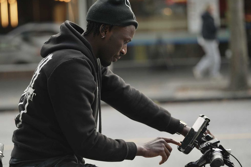 Food delivery workers face growing extreme weather risks: study