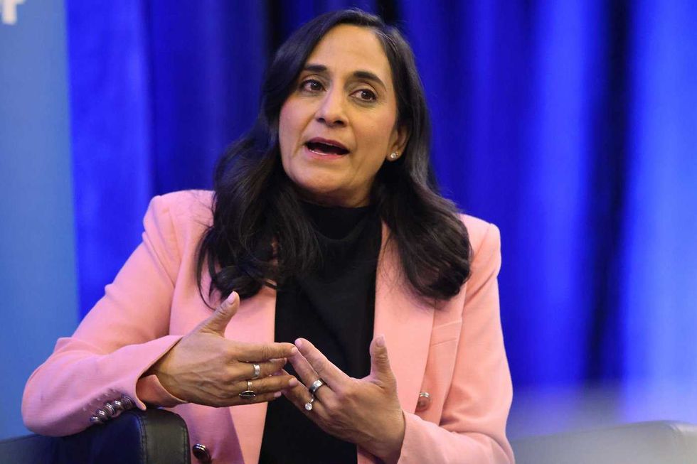 Former Liberal ministers call for arms oversight