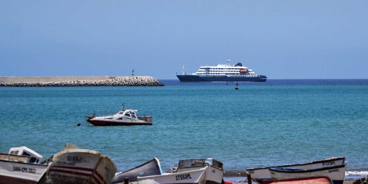 Four Canadians on cruise with suspected outbreak Four Canadians on cruise with suspected outbreak