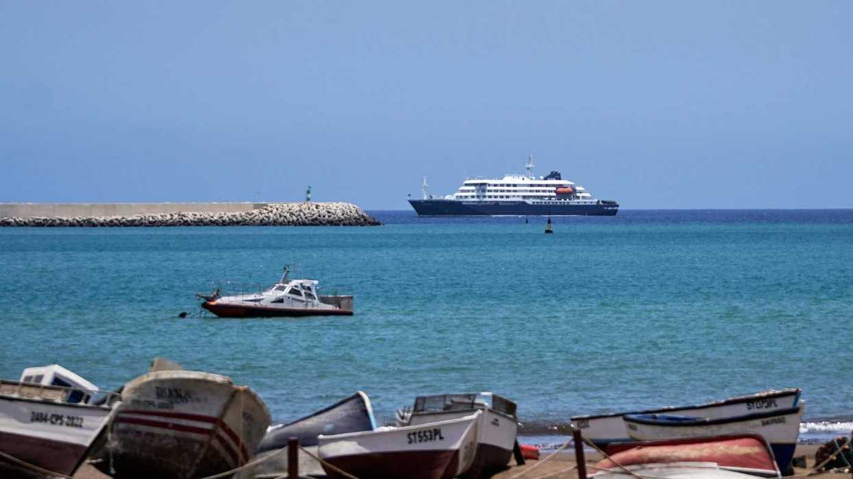 Four Canadians on cruise with suspected outbreak