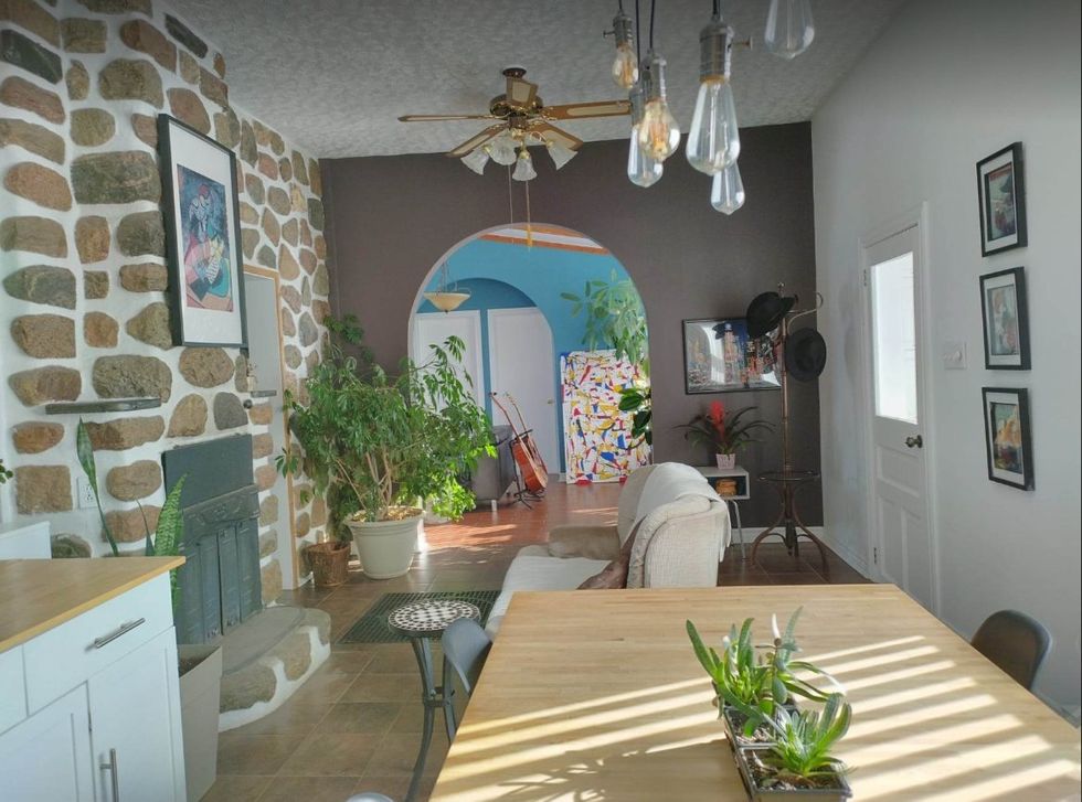 Foyer dans la salle \u00e0 manger.