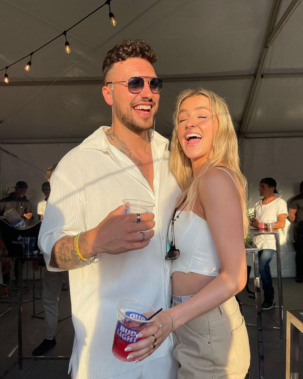 Fr\u00e9d\u00e9rick d'OD Dans l'Ouest et Alicia Moffet \u00e0 Metro Metro.