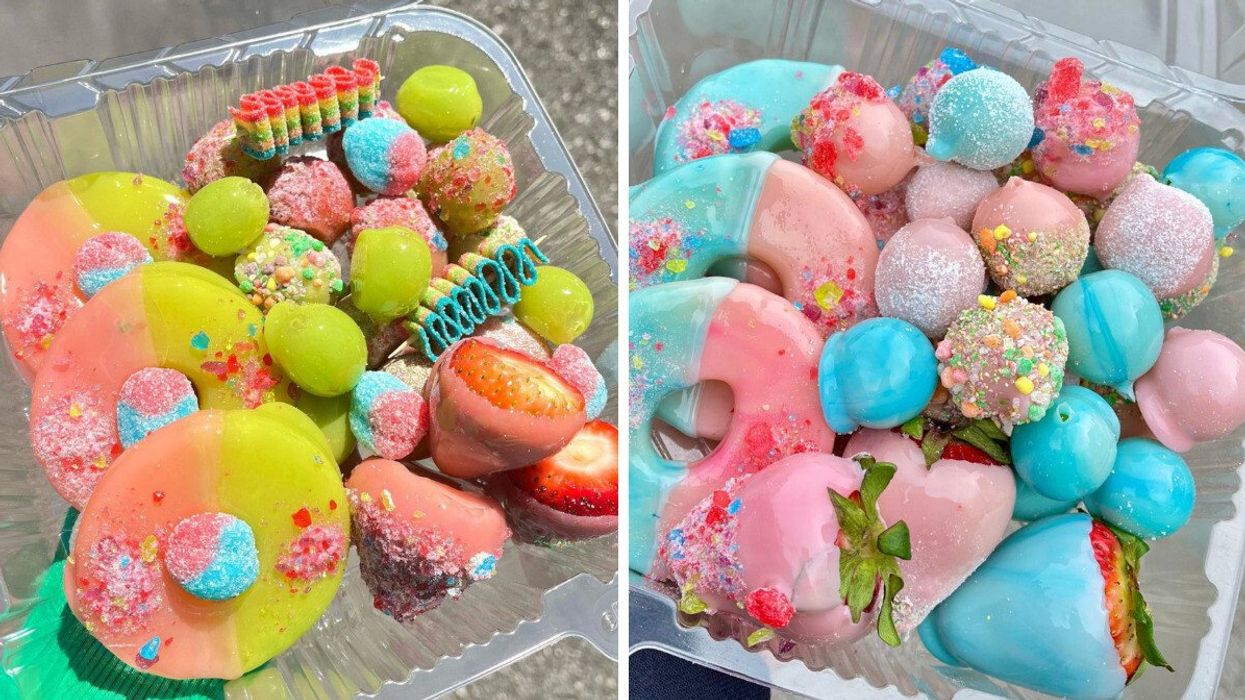 Fraises, ananas et raisins transformés en fruits confis aux couleurs vertes, roses et bleues. Droite : Fraises, ananas et raisins transformés en fruits confis aux couleurs roses et bleues