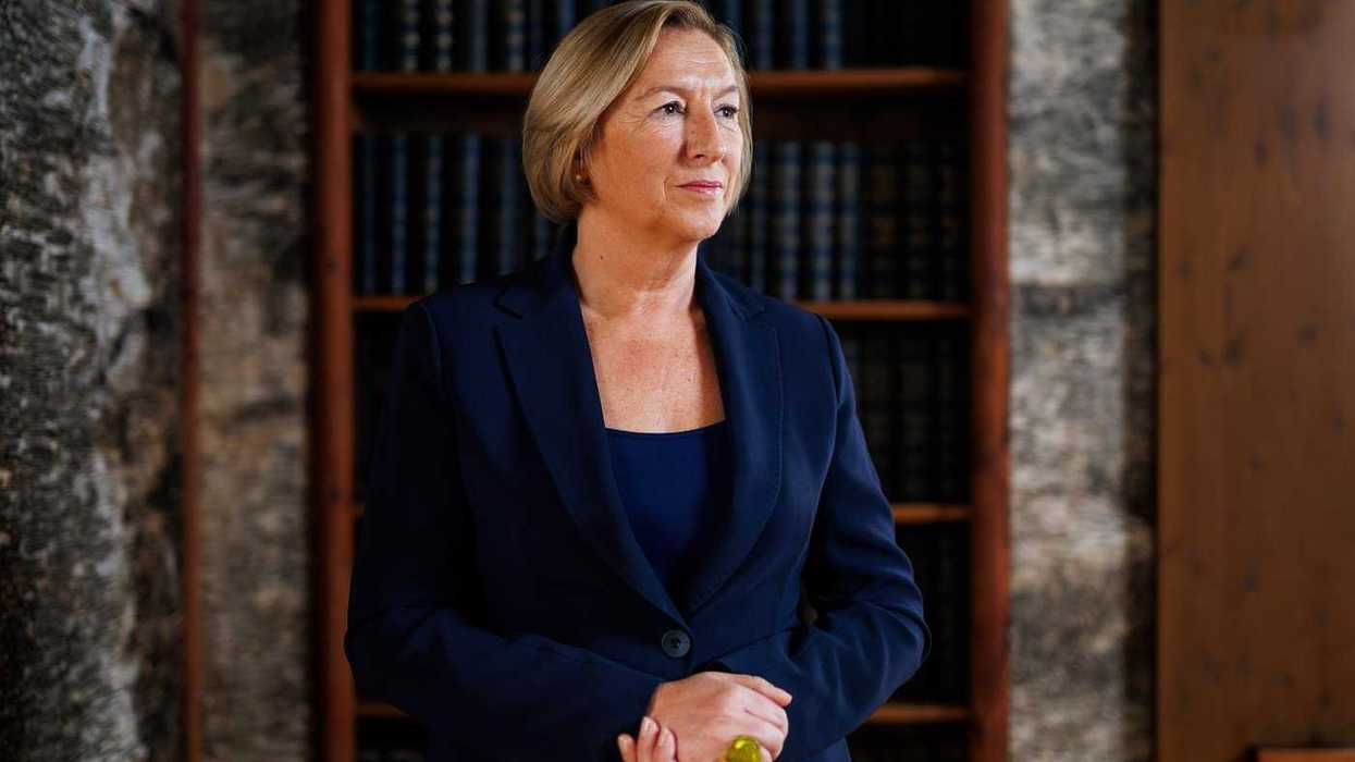 France open to defence deals with Canada