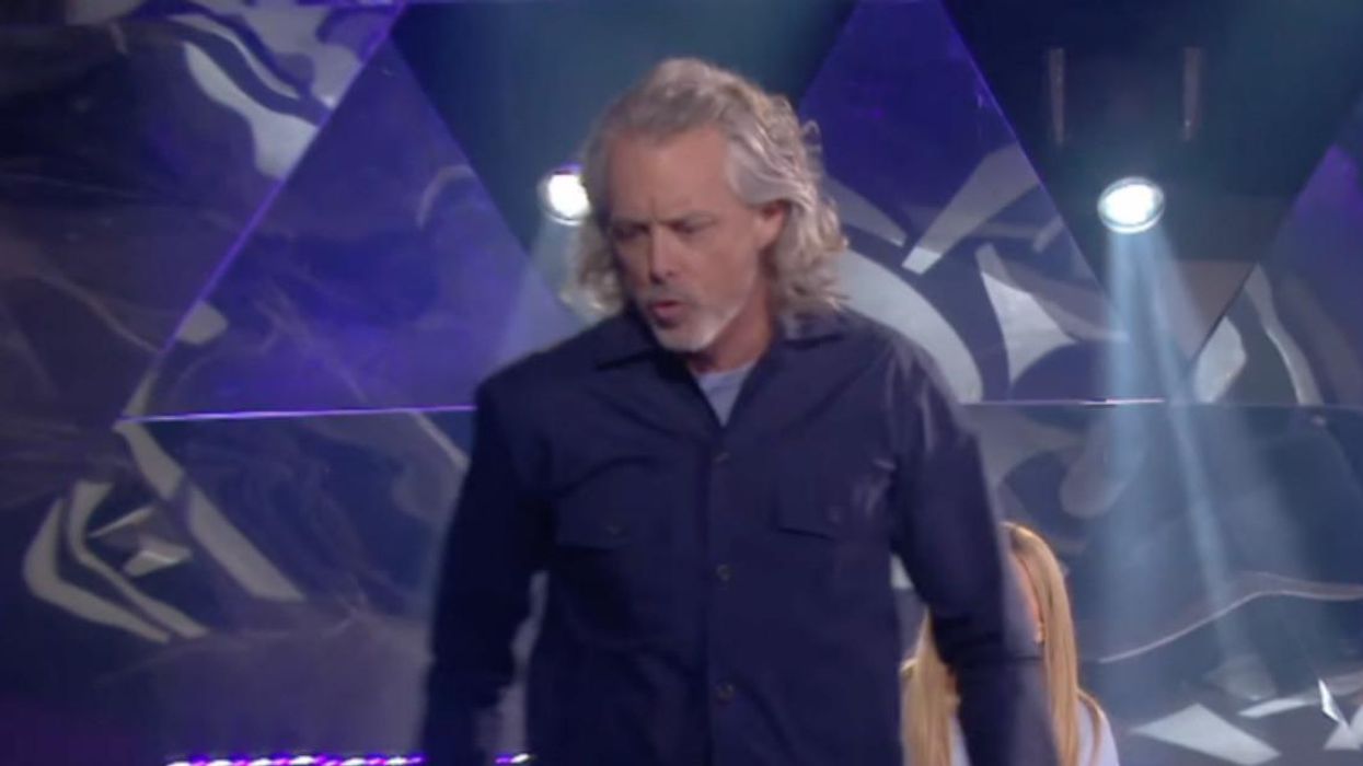 François Lambert quittant le plateau de La semaine des 4 Julie.
