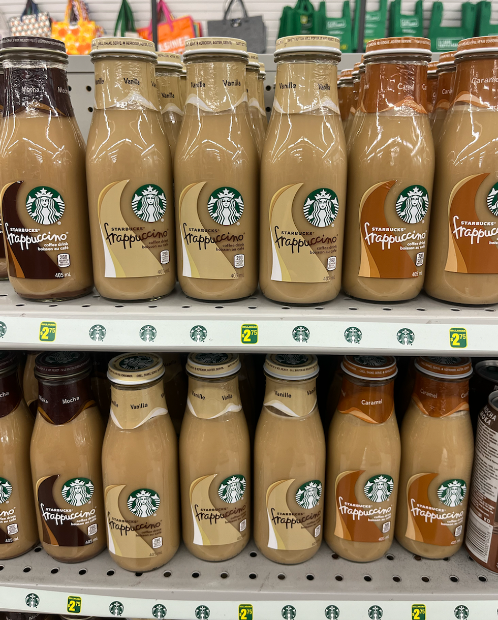 Frappuccino Starbucks dans trois saveurs au Dollarama.
