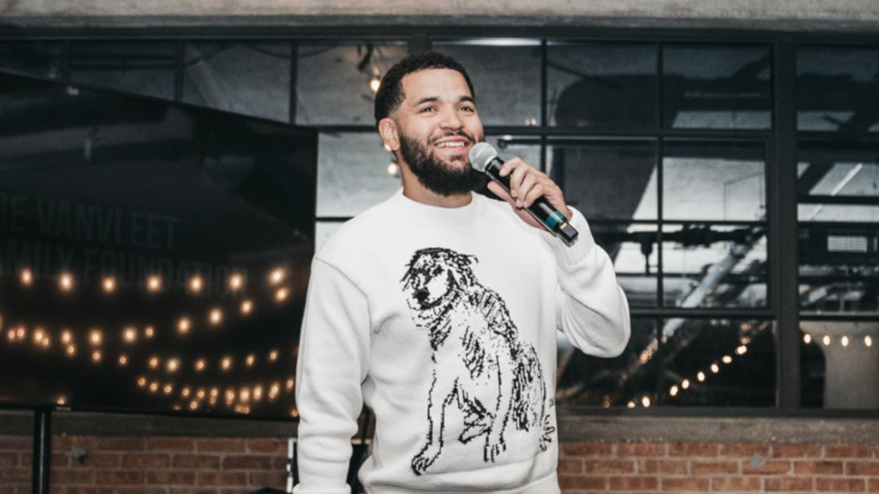 Fred VanVleet holding a mic.