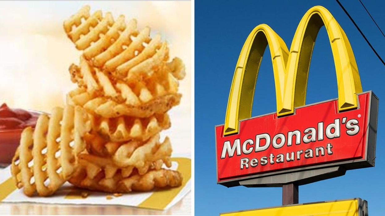 Frites gaufrées du McDonald's. Droite : Enseigne du McDonald's.