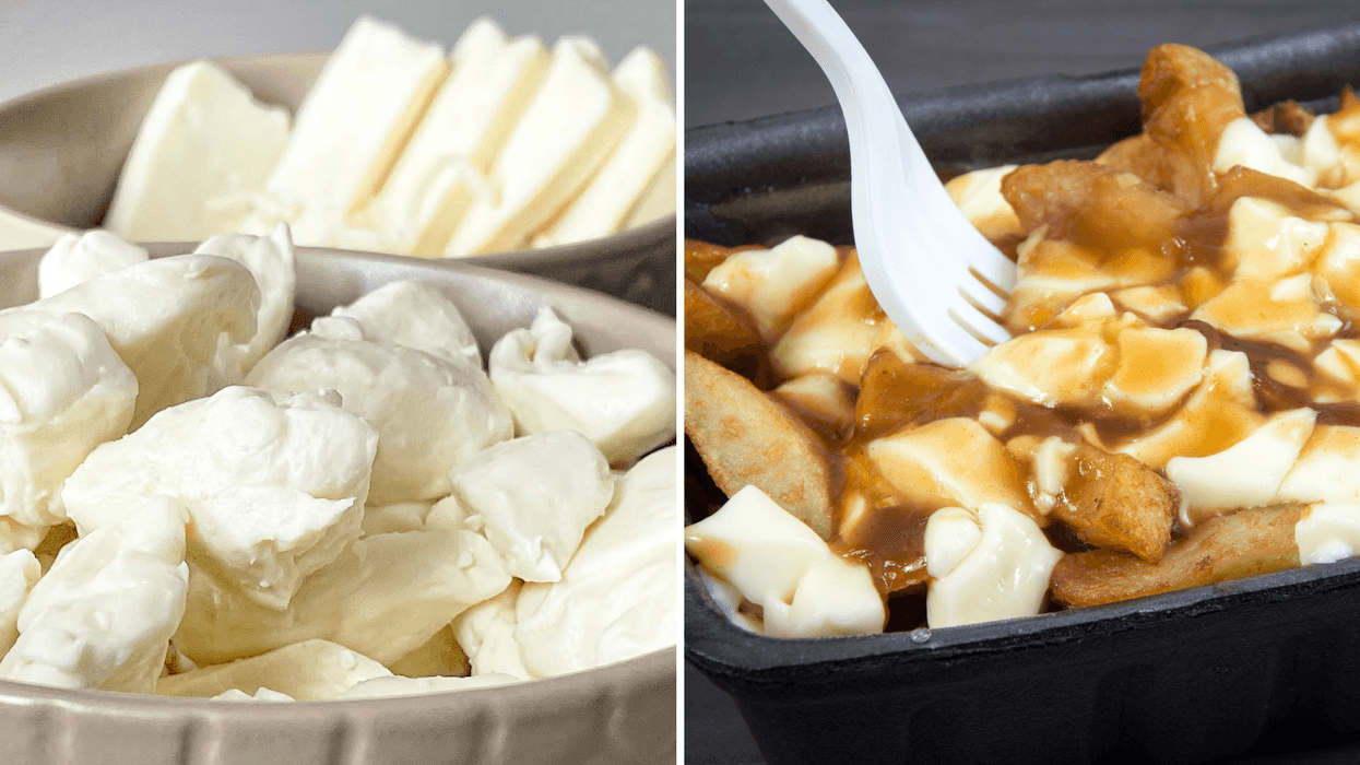 Fromage cheddar de la marque Coaticook. Droite : Poutine.