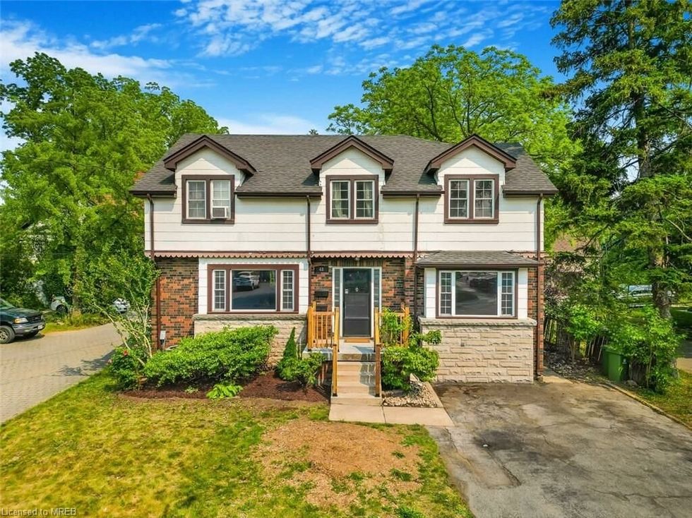 Front of the Hamilton house.