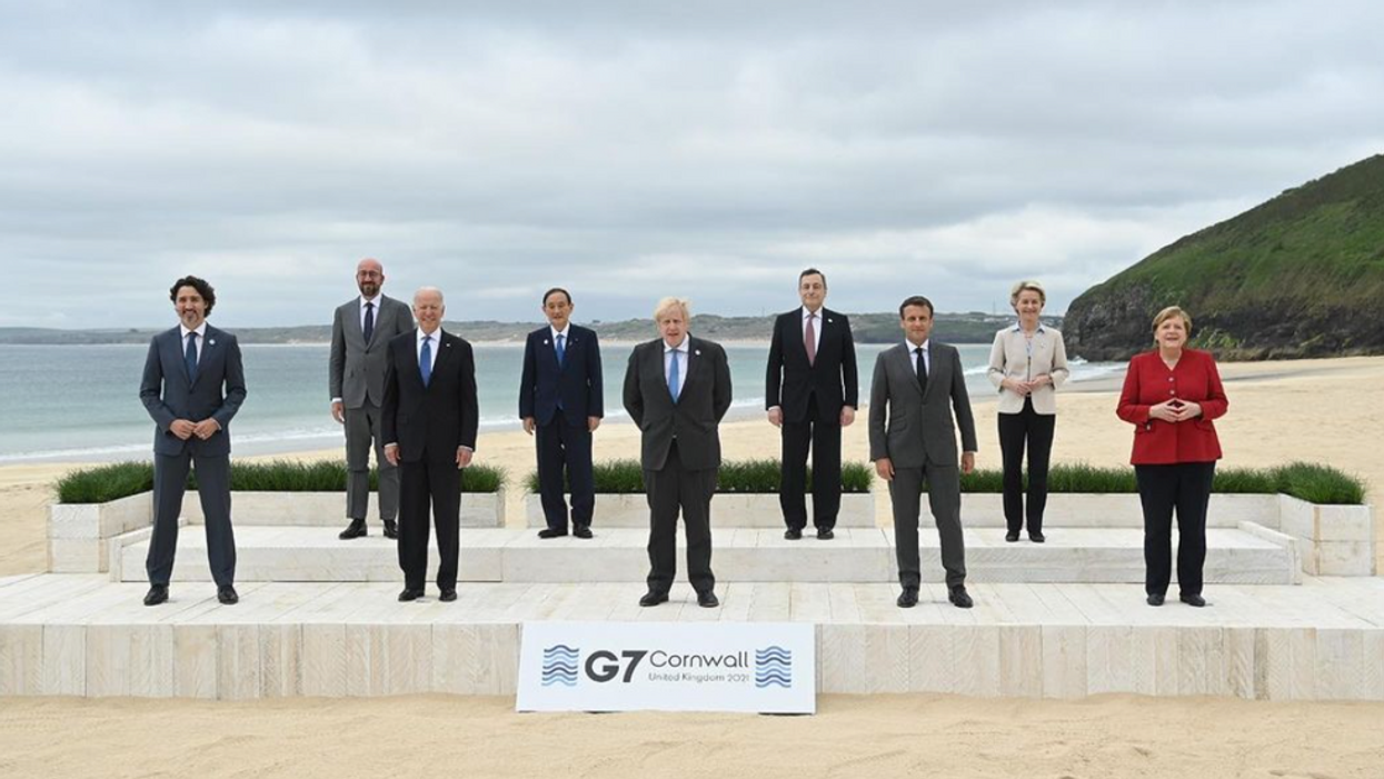 G7 Leaders Photo Went Viral & The Memes Are Perfect