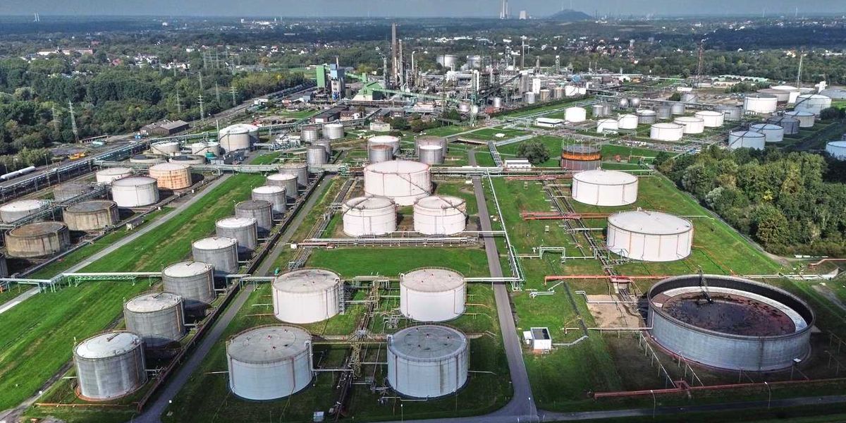 G7 to release 100 million barrels of oil in attempt to tame soaring fuel prices G7 to release 100 million barrels of oil in attempt to tame soaring fuel prices