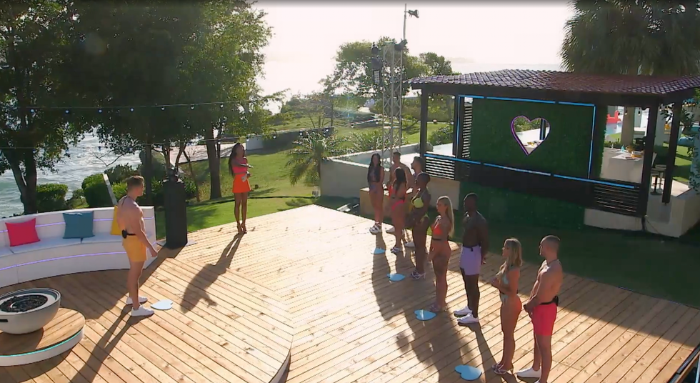 Gabriel, le dernier insulaire se pr\u00e9sente.