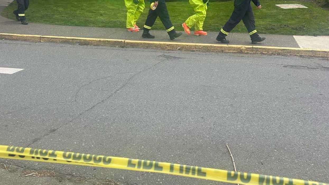 Gas exposure at pool linked with mixing chemicals