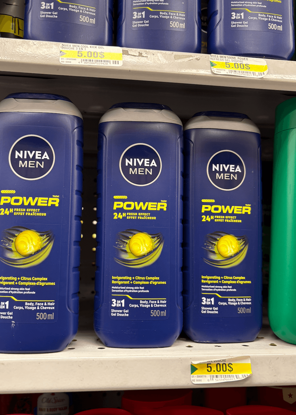 Gels de douche 3 en 1 Nivea Men sur les tablettes du Dollarama.