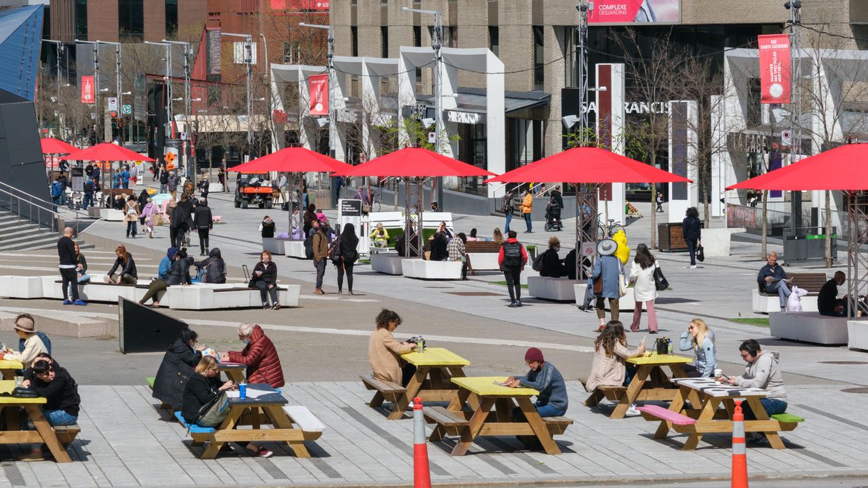 Gens qui profitent du printemps au Québec.