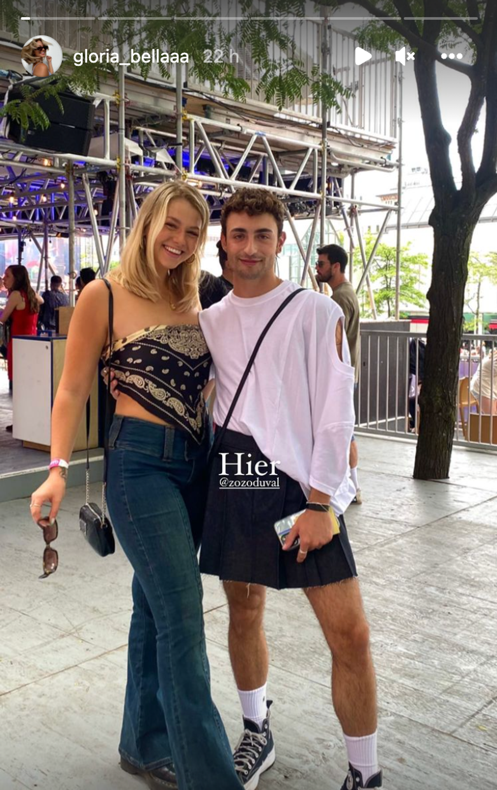 Gloria-Bella avec Zo\u00e9 Duval.