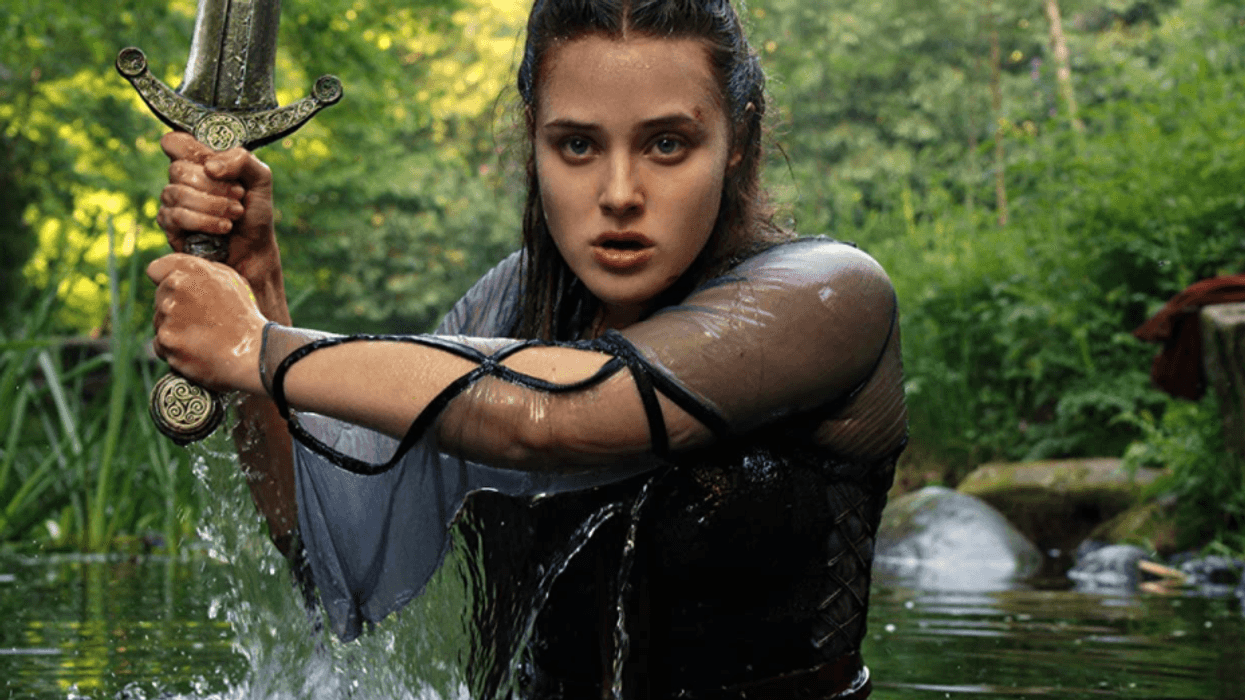 Go back in time for a wild ride! The trailer for Cursed on Netflix just premiered and you'll get to see 13 Reasons Why star Katherine Langford in a totally different role. The drama series sees her become the Lady of the Lake with magical powers as she's on a quest to deliver an ancient sword.