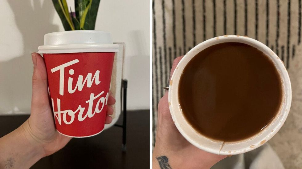 gobelet du tim hortons tenu devant une plante et tablette brune. droite : chocolat chaud du tim hortons dans un gobelet en carton.