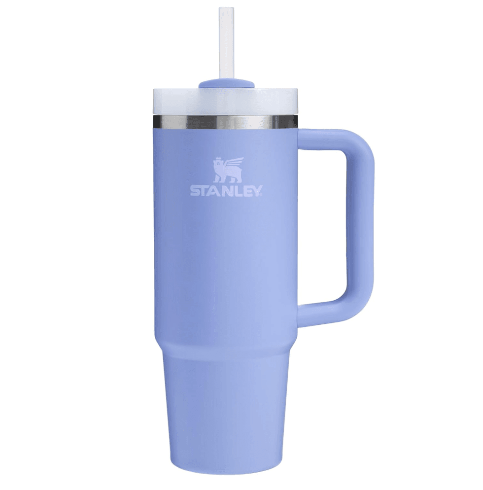 Gobelet Stanley Quencher H2.0 avec poign\u00e9e et paille sur le site d'Amazon Prime.