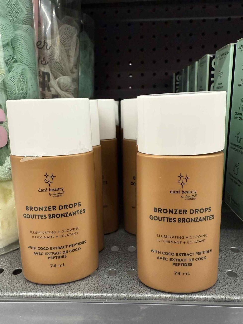 Gouttes bronzantes de la marque Dani Beauty.