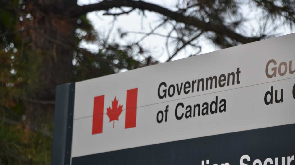 government of canada sign with canada flag logo
