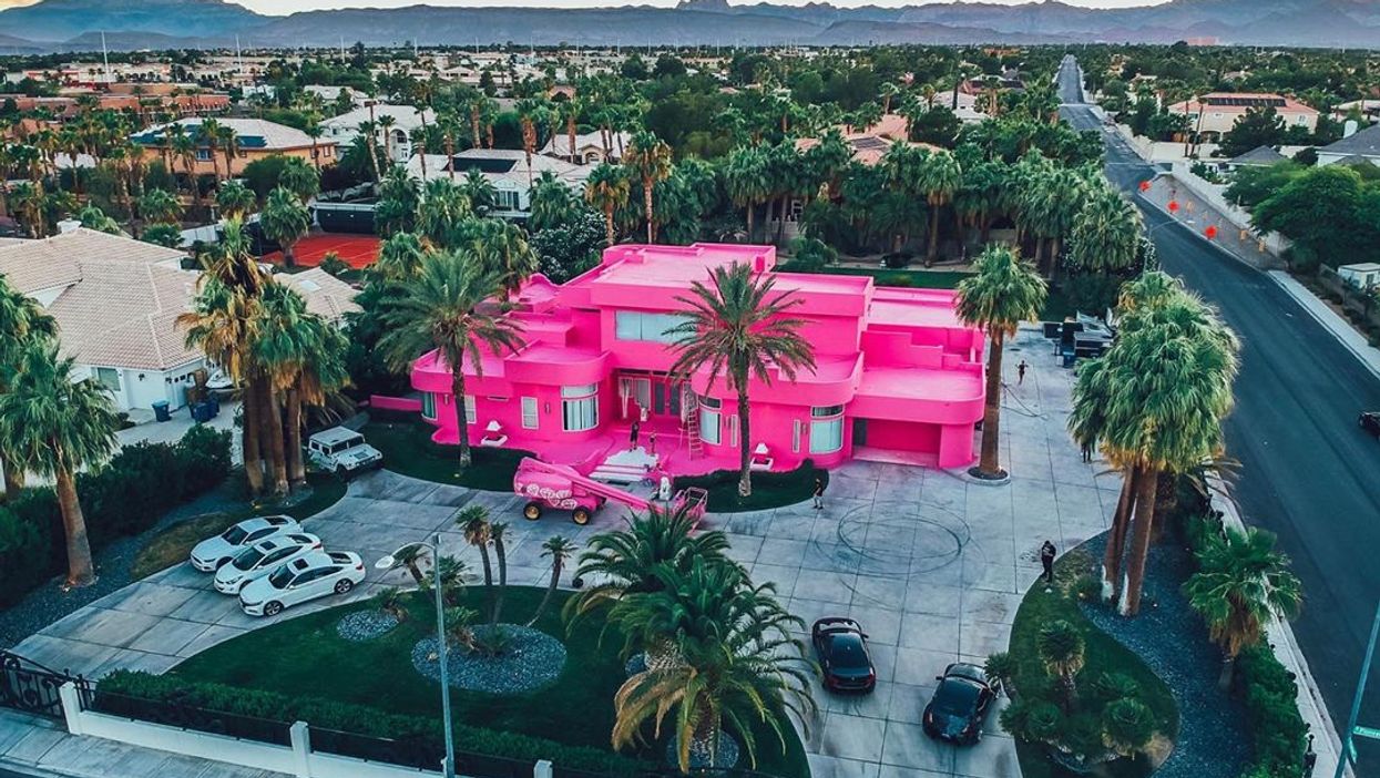Graffiti Mansion In Las Vegas Is Turning Into Barbie's Dream House (PHOTOS)