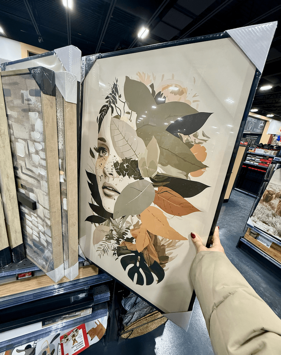 Grand cadre avec illustration artistique d\u2019un visage f\u00e9minin entour\u00e9 de feuilles vendu au Canac.