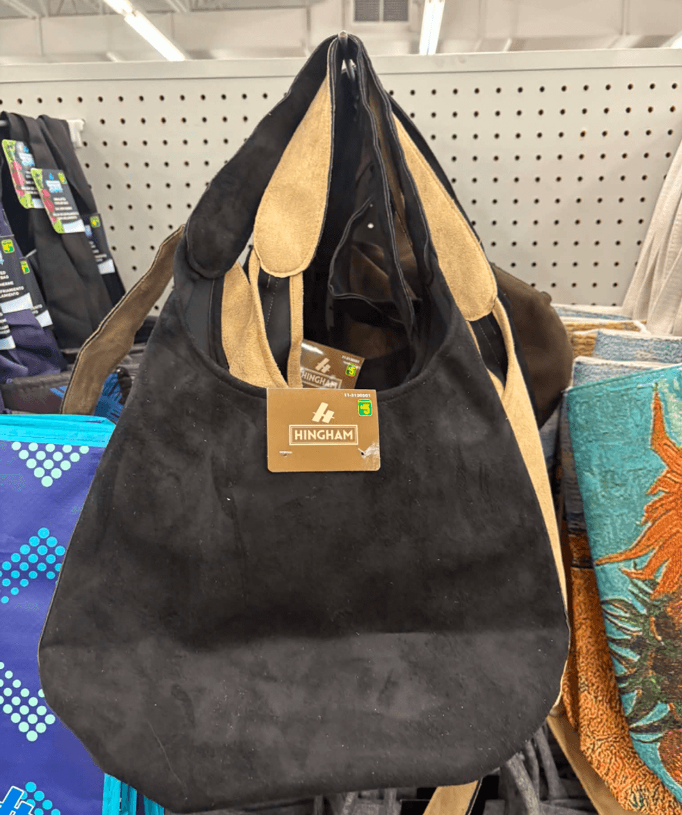 Grand sac noir en imitation su\u00e8de de la marque Hingham vendu au Dollarama.